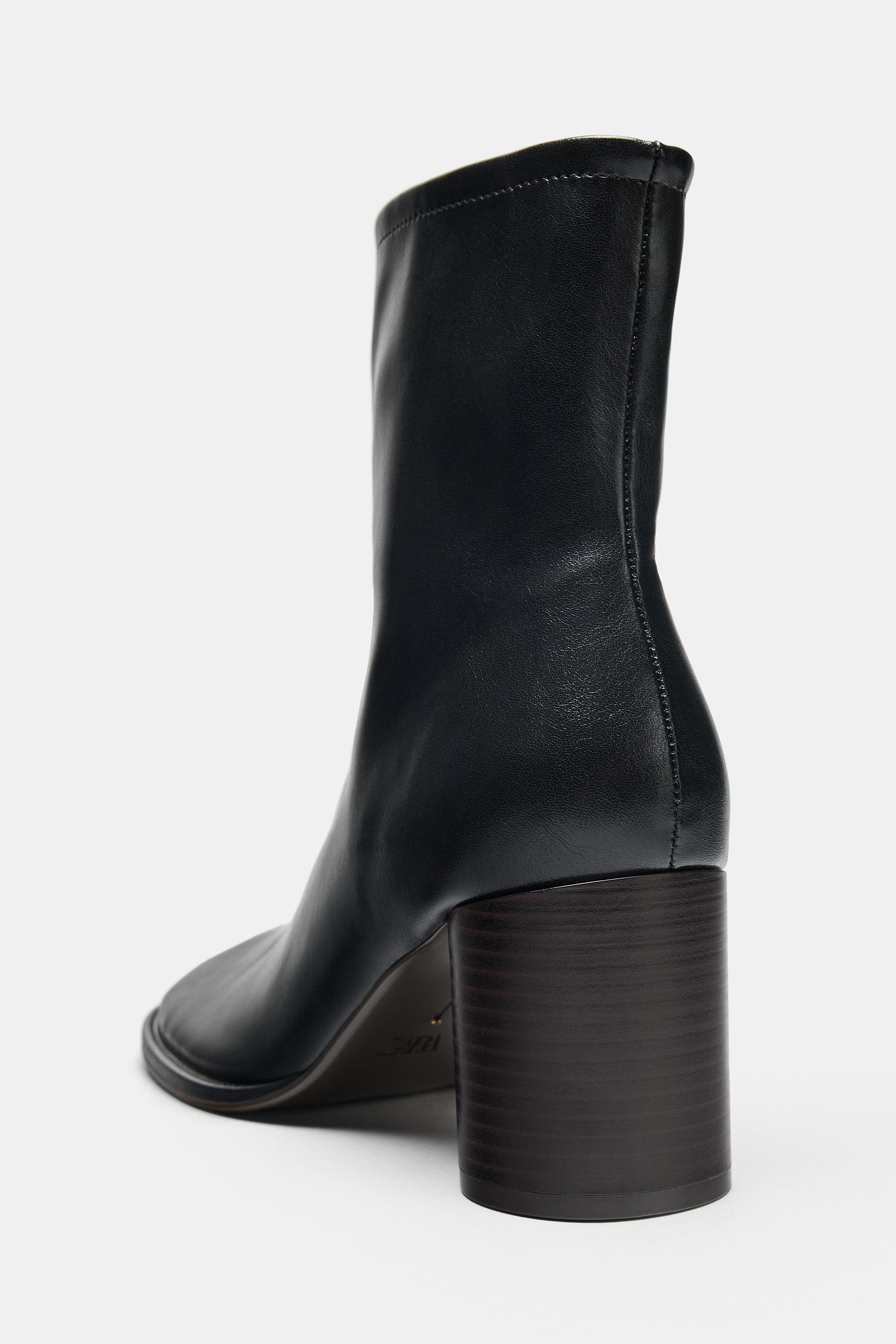 BOTTINES À TALONS